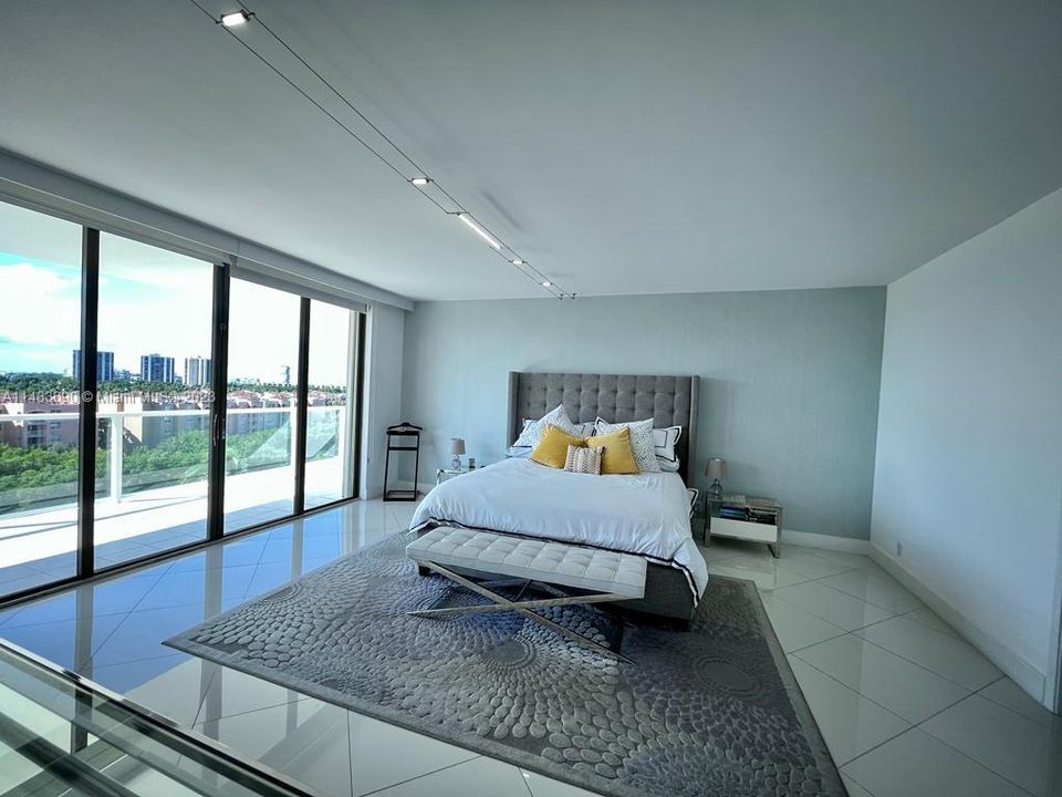 Recently Sold: $985,000 (3 beds, 3 baths, 2360 Square Feet)