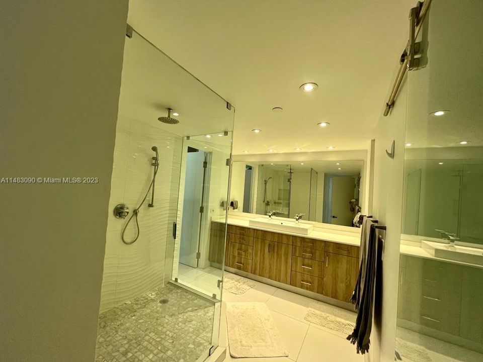 Recently Sold: $985,000 (3 beds, 3 baths, 2360 Square Feet)