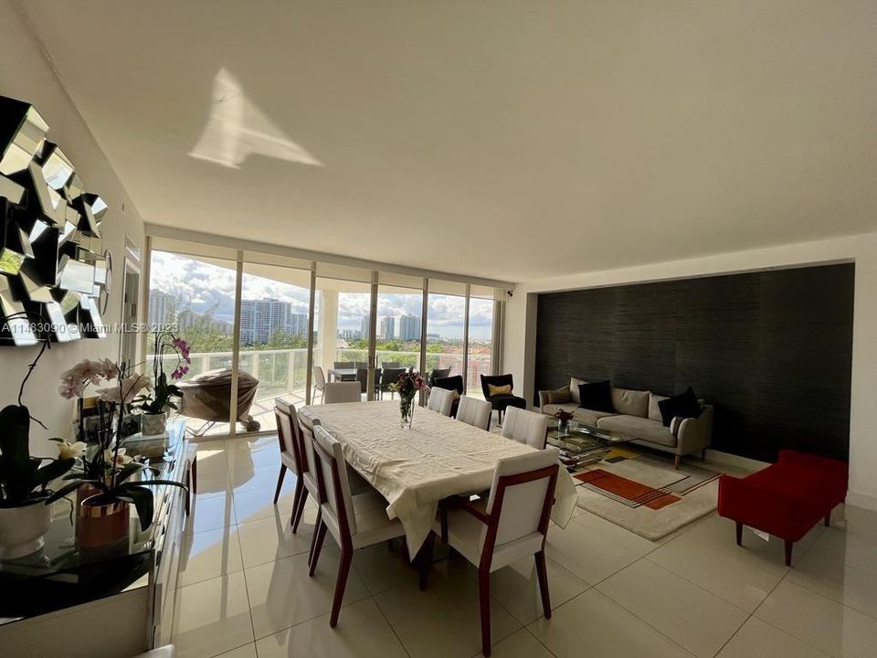 Recently Sold: $985,000 (3 beds, 3 baths, 2360 Square Feet)