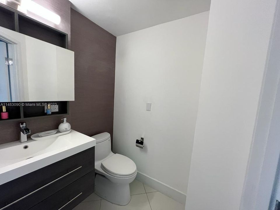 Recently Sold: $985,000 (3 beds, 3 baths, 2360 Square Feet)