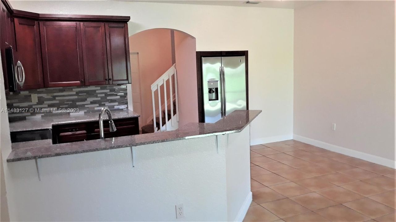 Recently Sold: $385,000 (2 beds, 2 baths, 1126 Square Feet)