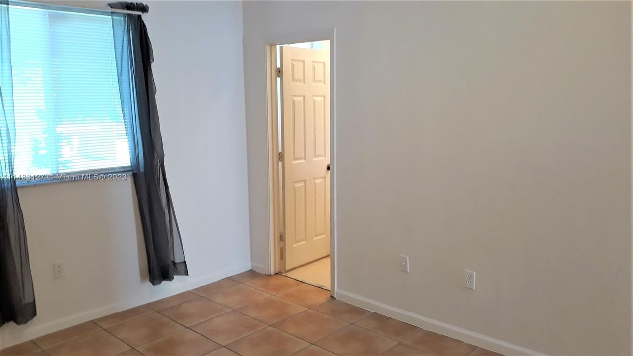 Recently Sold: $385,000 (2 beds, 2 baths, 1126 Square Feet)