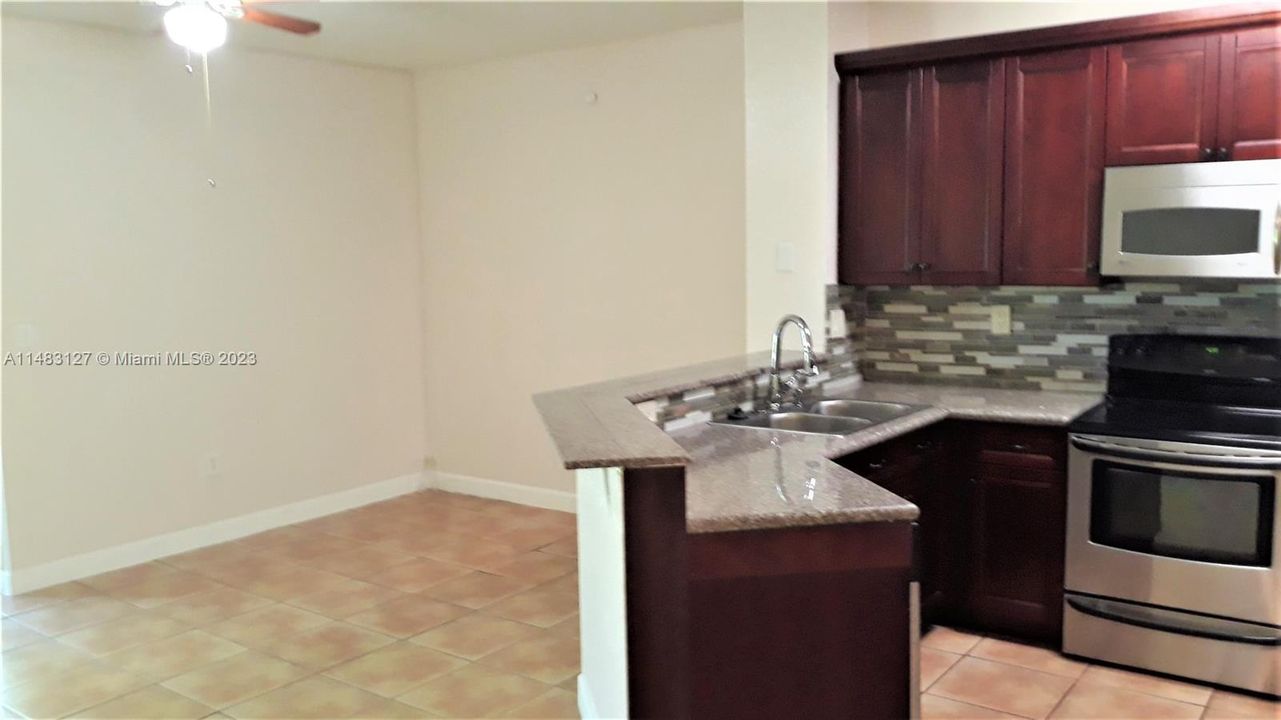 Recently Sold: $385,000 (2 beds, 2 baths, 1126 Square Feet)