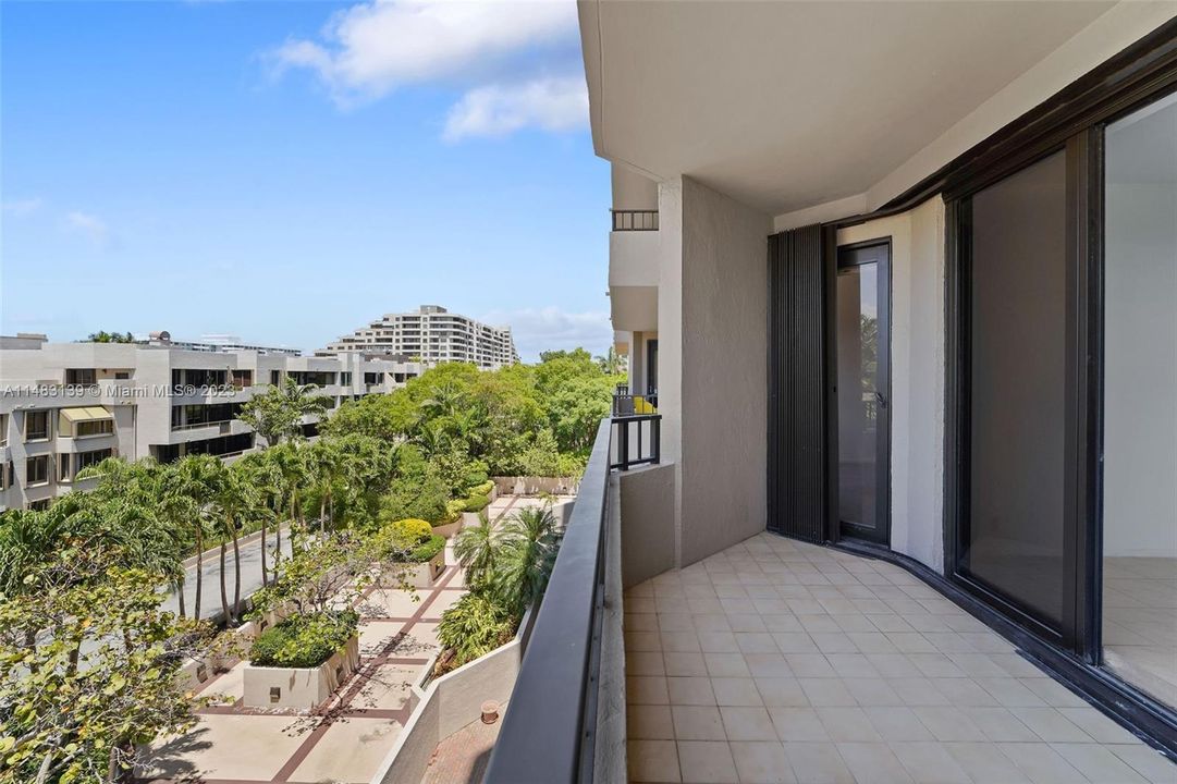 Recently Sold: $899,000 (2 beds, 2 baths, 1547 Square Feet)