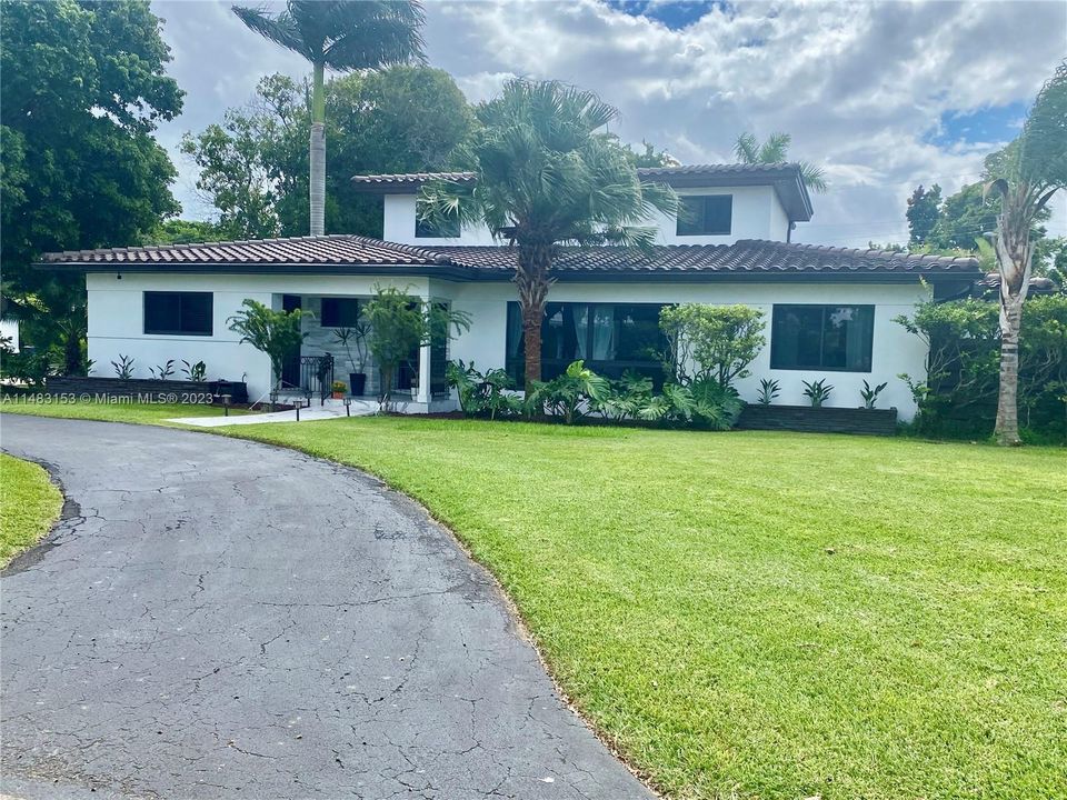 Vendido Recientemente: $1,180,000 (4 camas, 3 baños, 2657 Pies cuadrados)