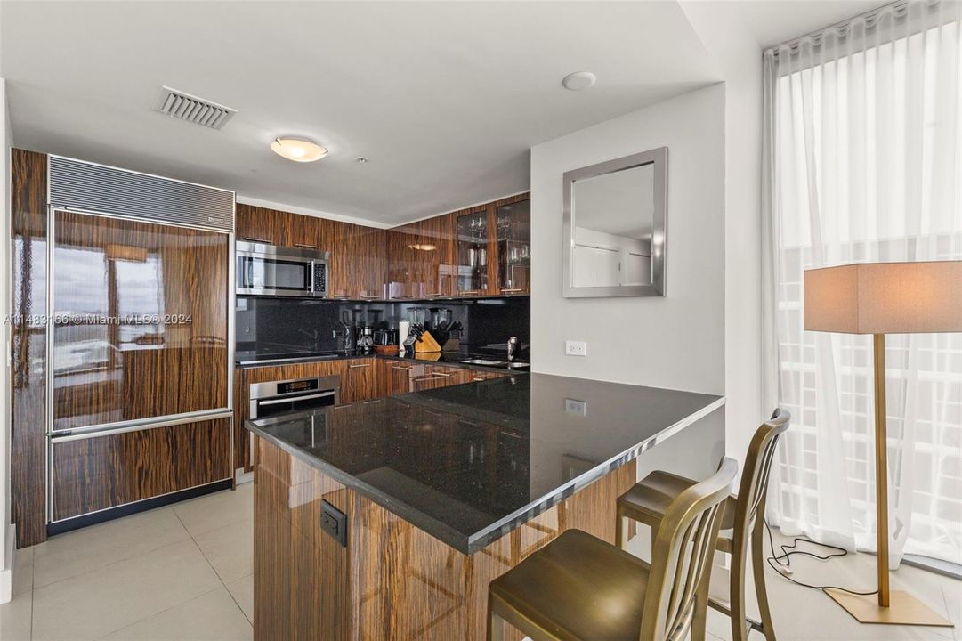 For Sale: $760,000 (1 beds, 1 baths, 820 Square Feet)