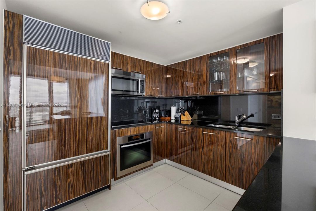 For Sale: $760,000 (1 beds, 1 baths, 820 Square Feet)
