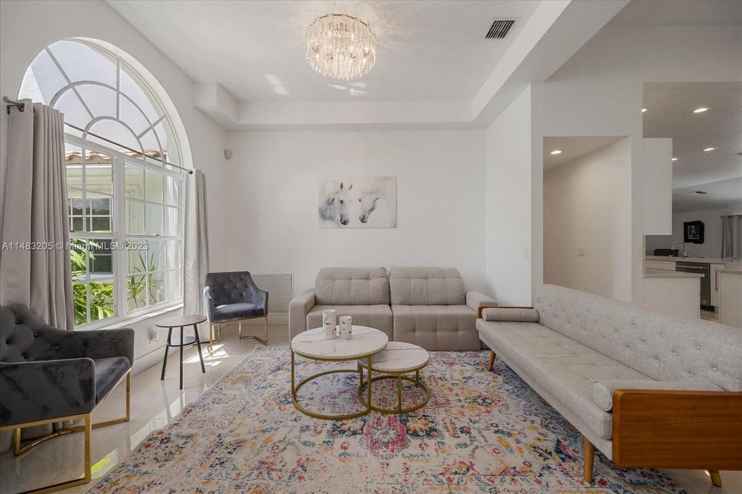 Vendido Recientemente: $1,229,000 (5 camas, 3 baños, 3831 Pies cuadrados)