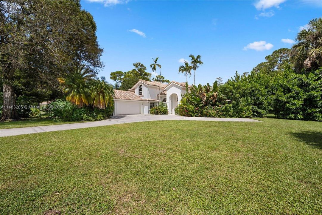 Vendido Recientemente: $1,229,000 (5 camas, 3 baños, 3831 Pies cuadrados)