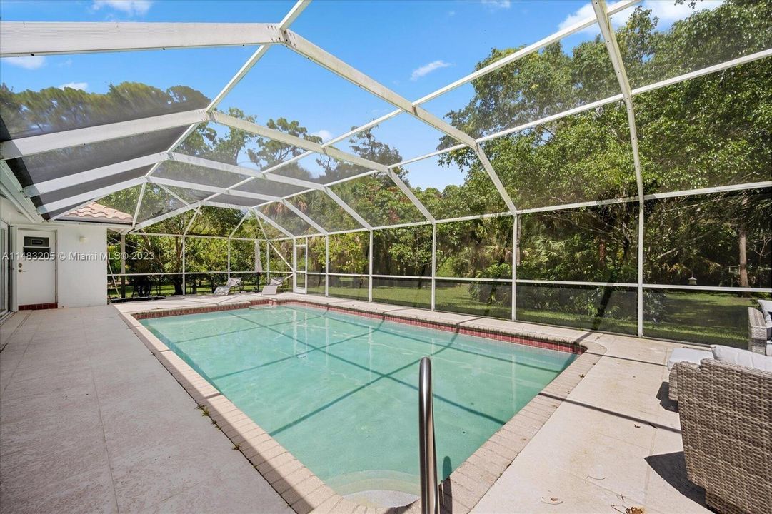 Vendido Recientemente: $1,229,000 (5 camas, 3 baños, 3831 Pies cuadrados)