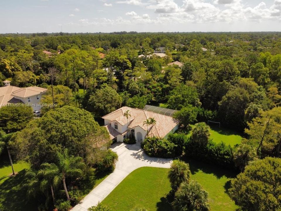 Vendido Recientemente: $1,229,000 (5 camas, 3 baños, 3831 Pies cuadrados)