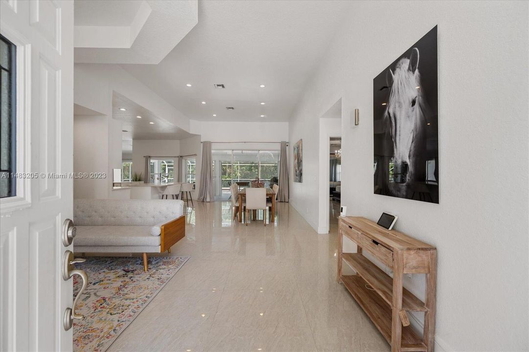 Vendido Recientemente: $1,229,000 (5 camas, 3 baños, 3831 Pies cuadrados)