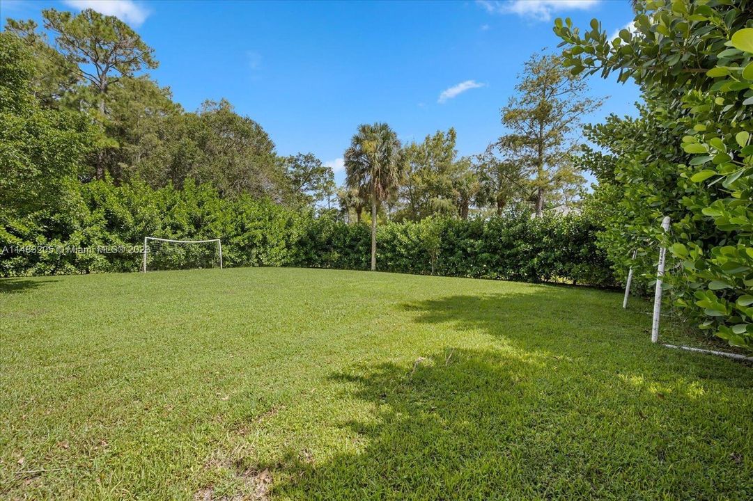 Vendido Recientemente: $1,229,000 (5 camas, 3 baños, 3831 Pies cuadrados)