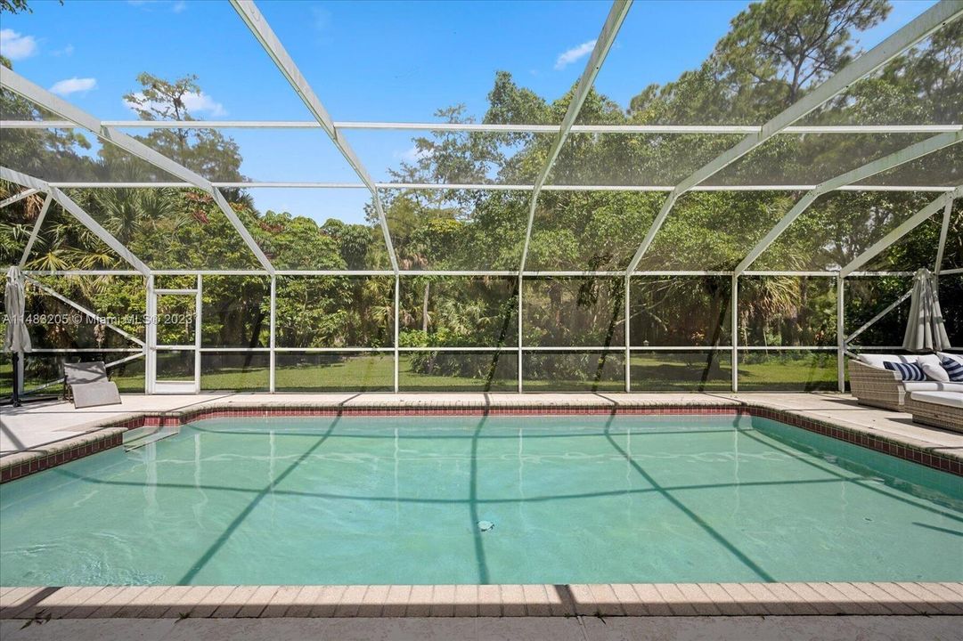 Vendido Recientemente: $1,229,000 (5 camas, 3 baños, 3831 Pies cuadrados)