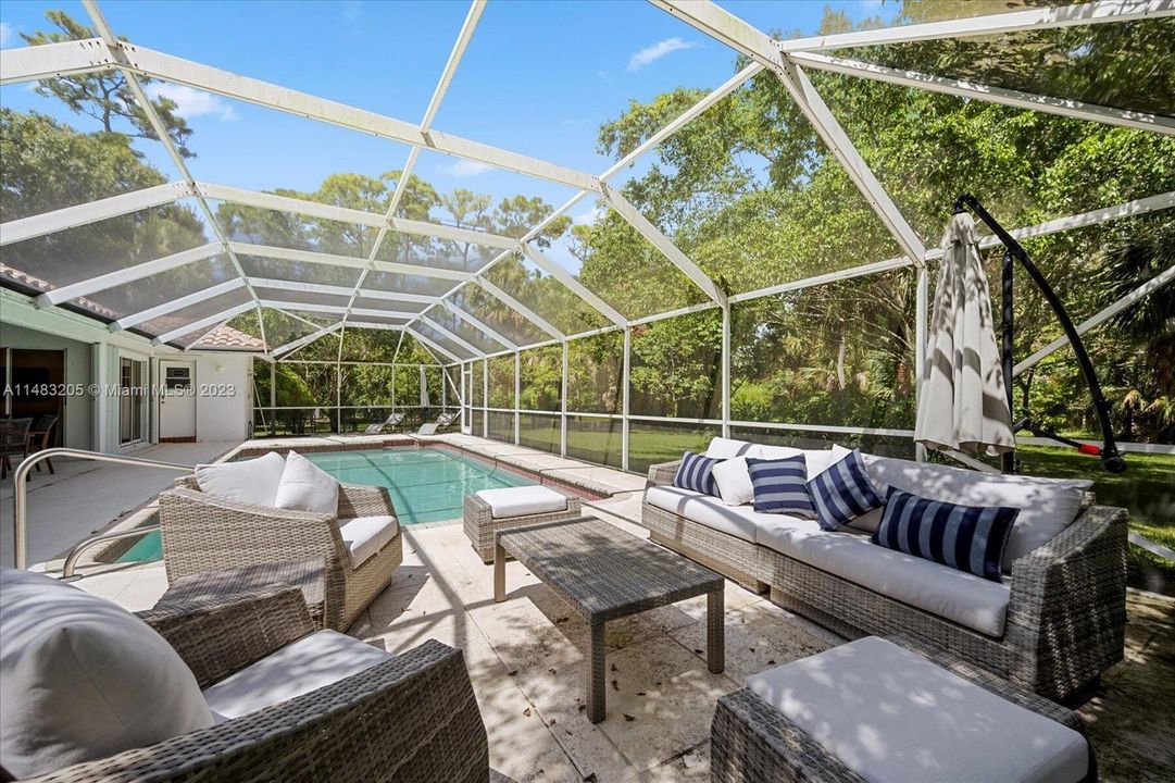 Vendido Recientemente: $1,229,000 (5 camas, 3 baños, 3831 Pies cuadrados)