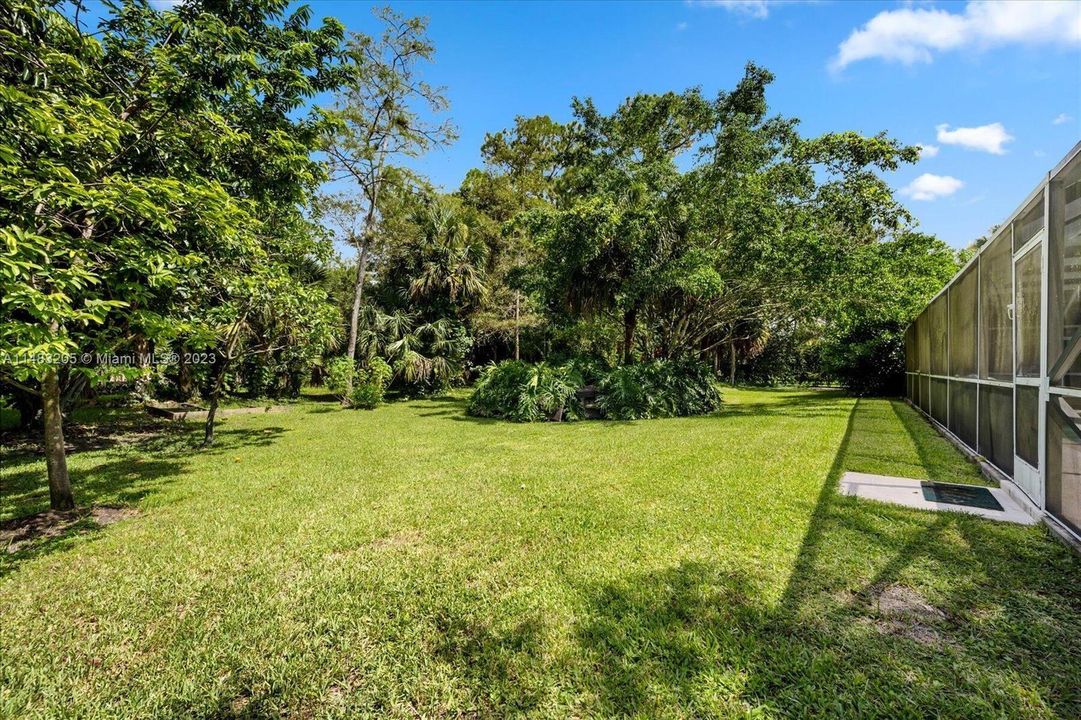 Vendido Recientemente: $1,229,000 (5 camas, 3 baños, 3831 Pies cuadrados)