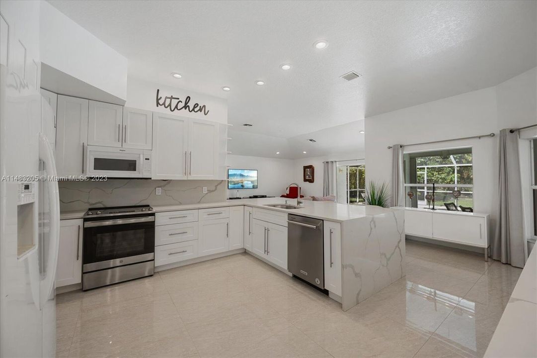 Vendido Recientemente: $1,229,000 (5 camas, 3 baños, 3831 Pies cuadrados)