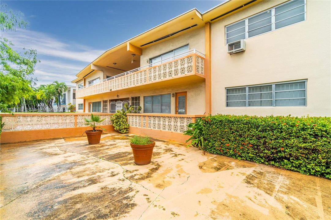 Недавно продано: $200,000 (0 спален, 1 ванн, 380 Квадратных фут)