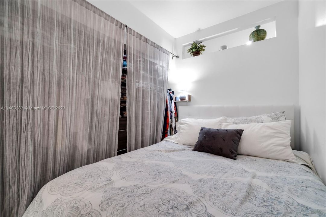 Недавно продано: $200,000 (0 спален, 1 ванн, 380 Квадратных фут)