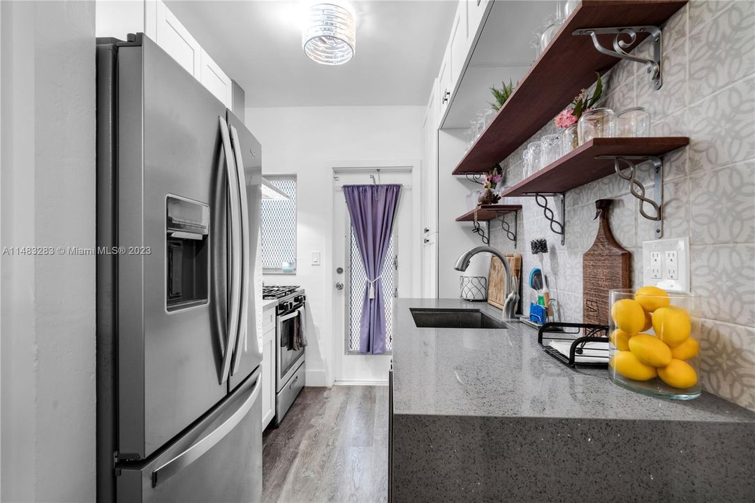 Недавно продано: $200,000 (0 спален, 1 ванн, 380 Квадратных фут)