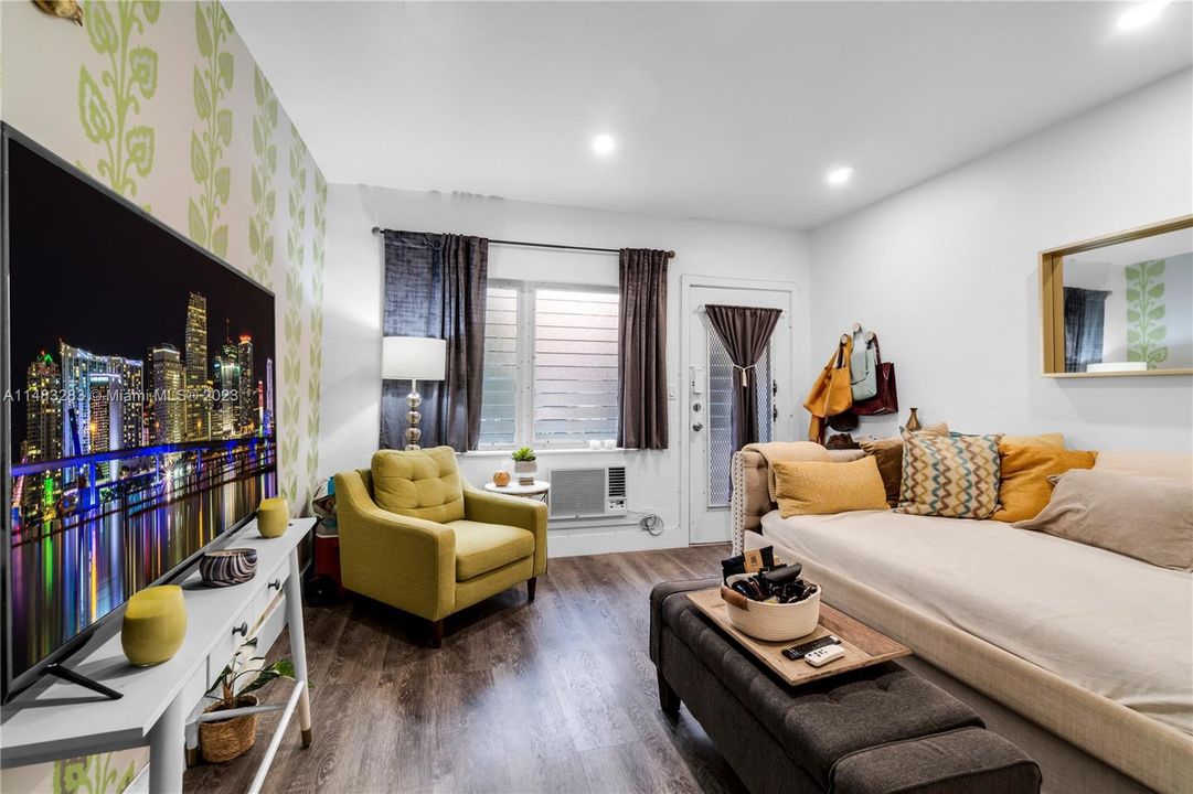 Недавно продано: $200,000 (0 спален, 1 ванн, 380 Квадратных фут)