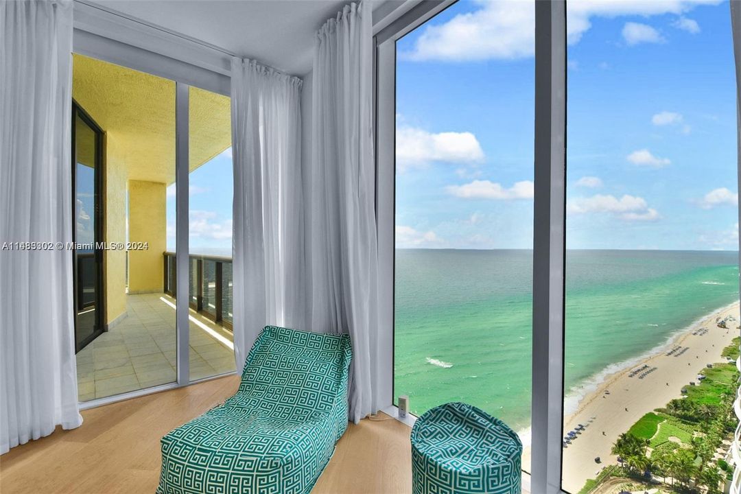 Recently Sold: $2,598,000 (3 beds, 3 baths, 2383 Square Feet)