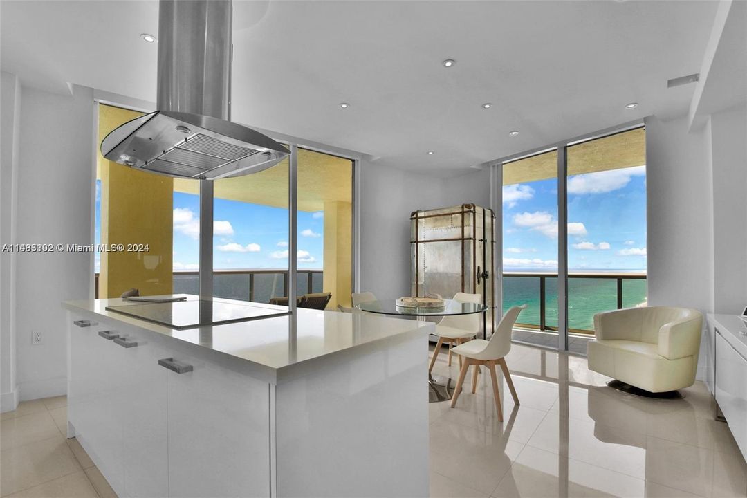 Recently Sold: $2,598,000 (3 beds, 3 baths, 2383 Square Feet)