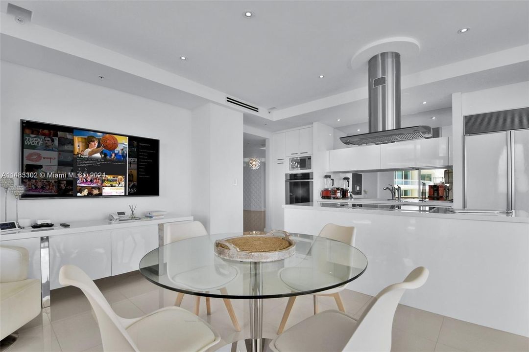 Recently Sold: $2,598,000 (3 beds, 3 baths, 2383 Square Feet)