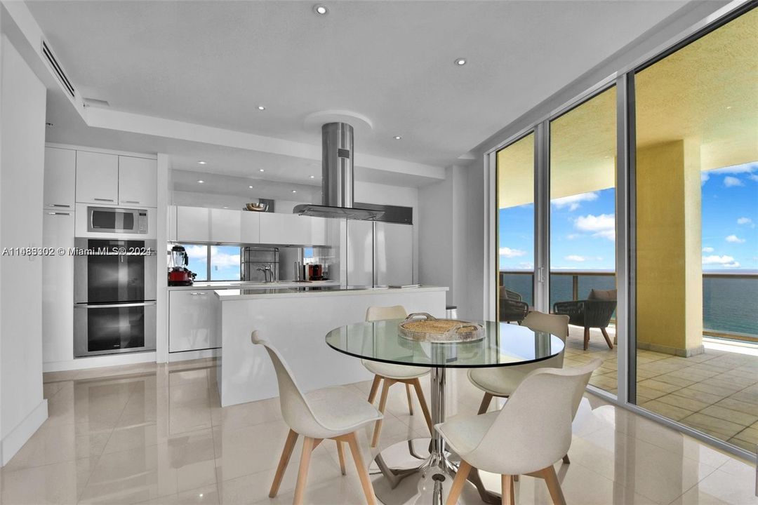 Recently Sold: $2,598,000 (3 beds, 3 baths, 2383 Square Feet)