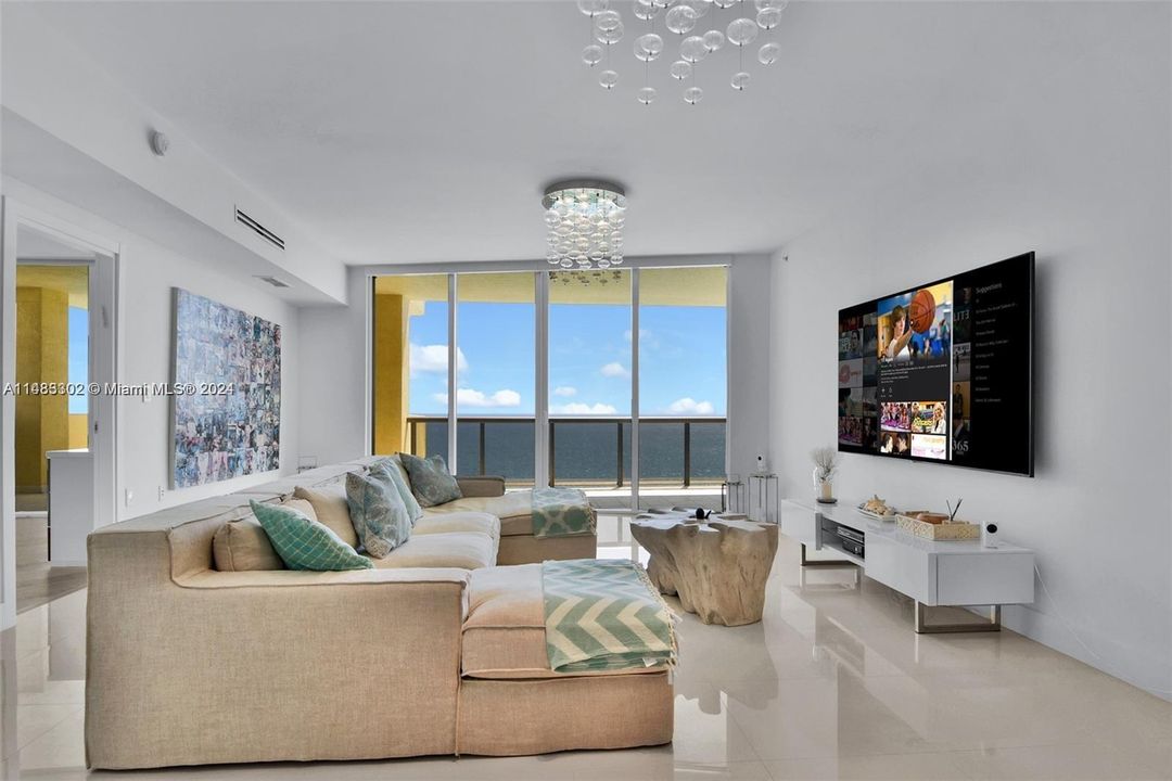Recently Sold: $2,598,000 (3 beds, 3 baths, 2383 Square Feet)