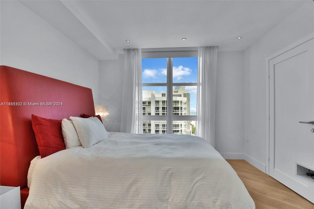 Recently Sold: $2,598,000 (3 beds, 3 baths, 2383 Square Feet)