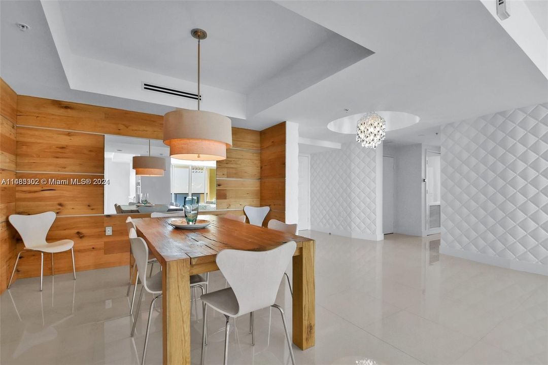 Recently Sold: $2,598,000 (3 beds, 3 baths, 2383 Square Feet)