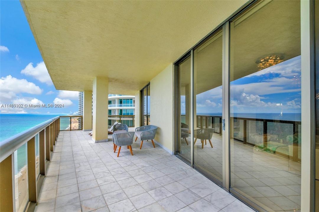 Recently Sold: $2,598,000 (3 beds, 3 baths, 2383 Square Feet)