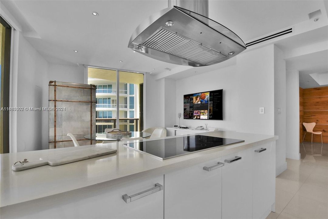 Recently Sold: $2,598,000 (3 beds, 3 baths, 2383 Square Feet)