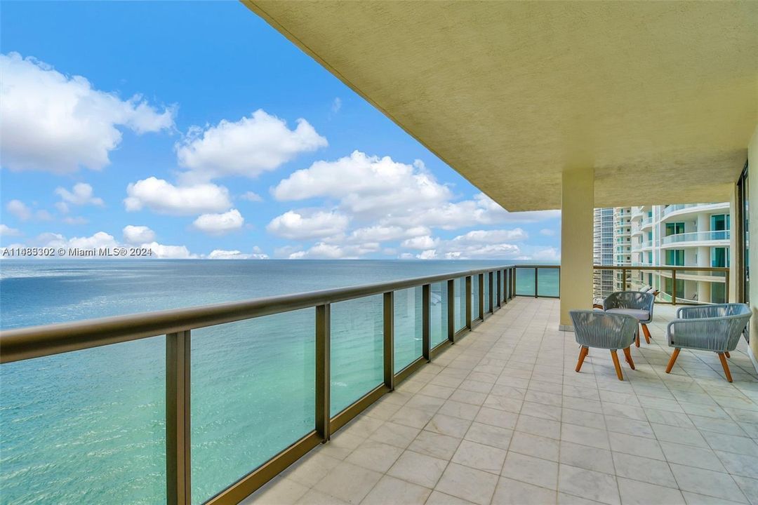 Recently Sold: $2,598,000 (3 beds, 3 baths, 2383 Square Feet)