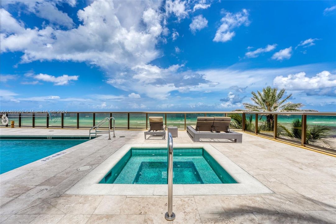Recently Sold: $2,598,000 (3 beds, 3 baths, 2383 Square Feet)