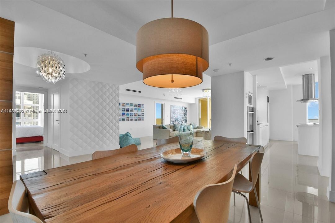 Recently Sold: $2,598,000 (3 beds, 3 baths, 2383 Square Feet)