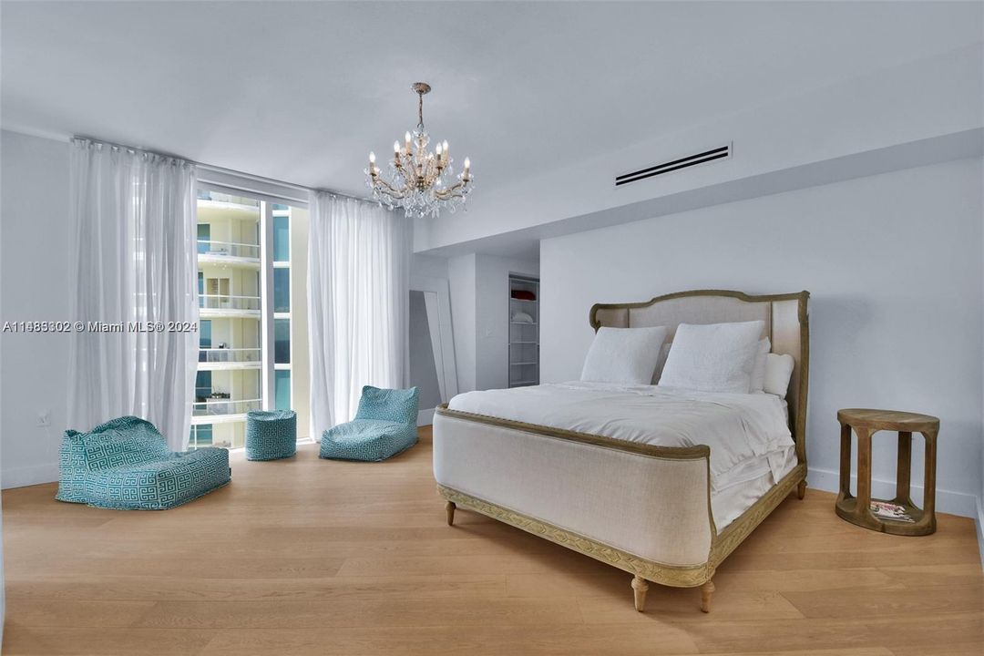 Recently Sold: $2,598,000 (3 beds, 3 baths, 2383 Square Feet)