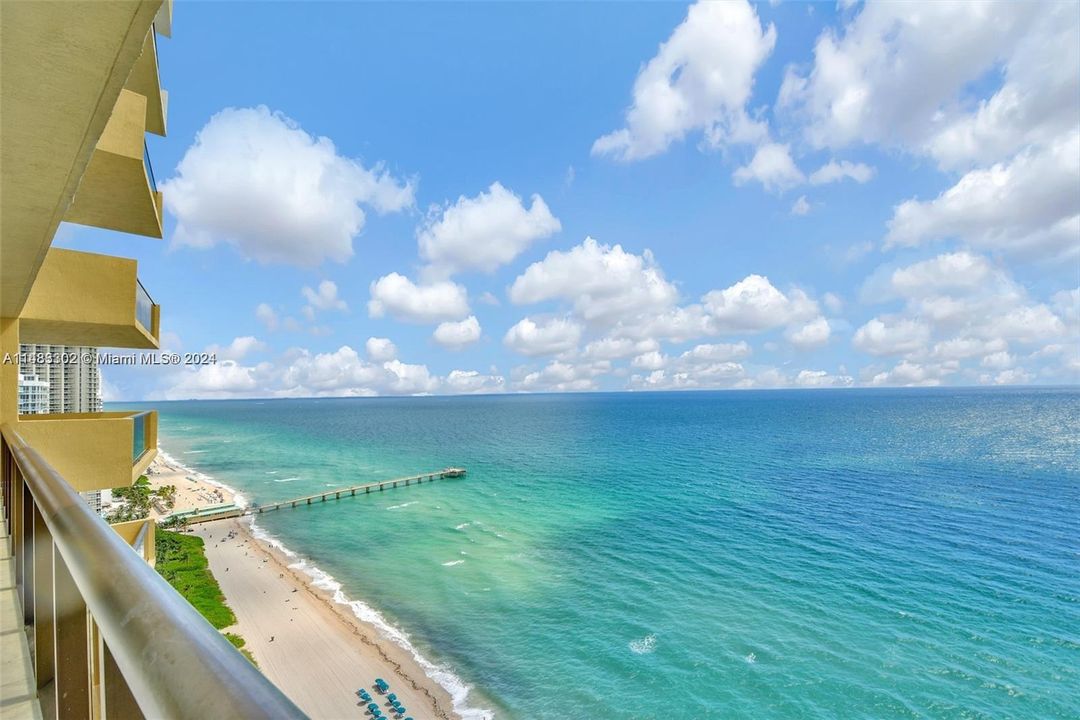 Recently Sold: $2,598,000 (3 beds, 3 baths, 2383 Square Feet)