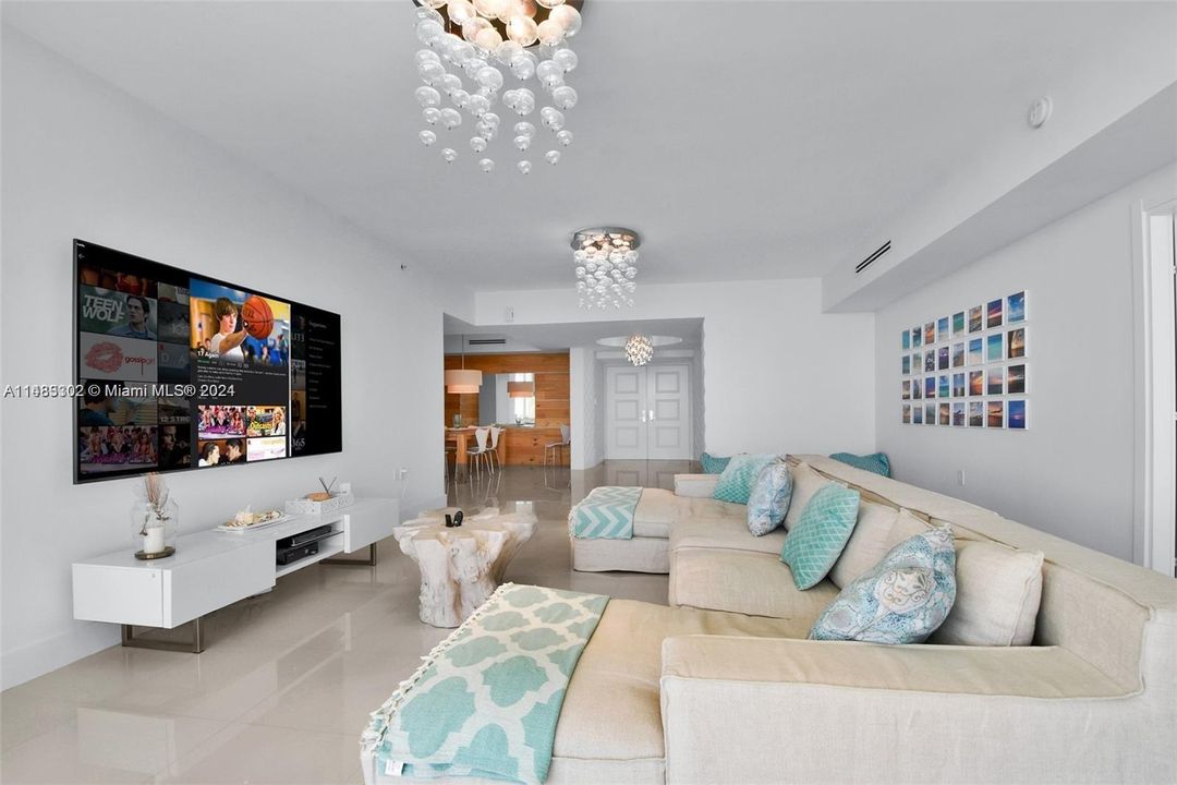 Recently Sold: $2,598,000 (3 beds, 3 baths, 2383 Square Feet)