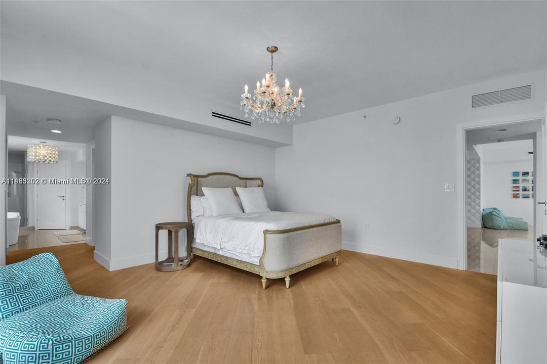 Recently Sold: $2,598,000 (3 beds, 3 baths, 2383 Square Feet)