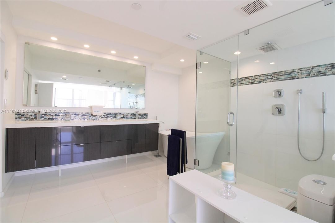 Recently Sold: $460,000 (1 beds, 1 baths, 1050 Square Feet)