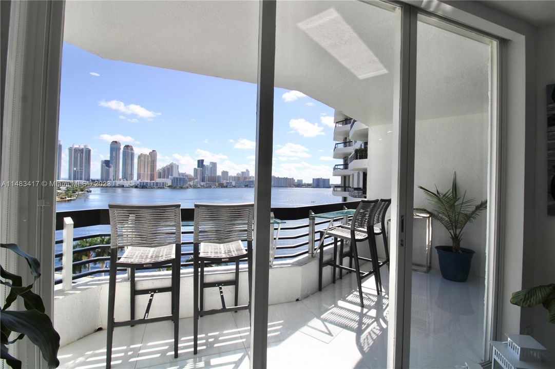 Recently Sold: $460,000 (1 beds, 1 baths, 1050 Square Feet)