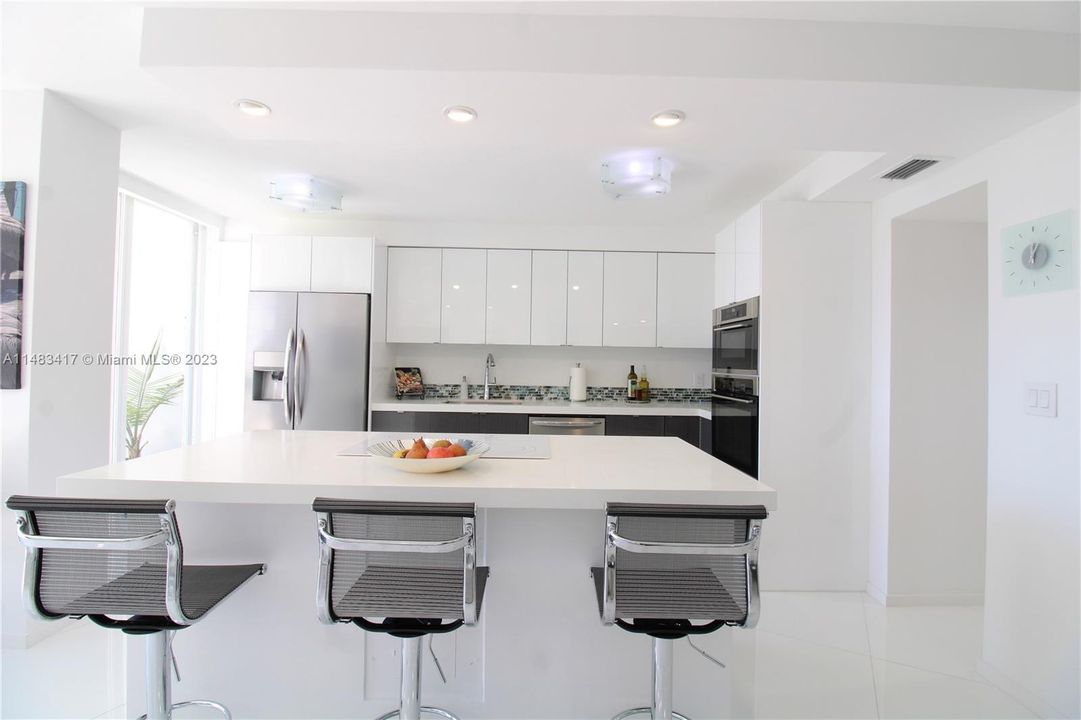 Recently Sold: $460,000 (1 beds, 1 baths, 1050 Square Feet)