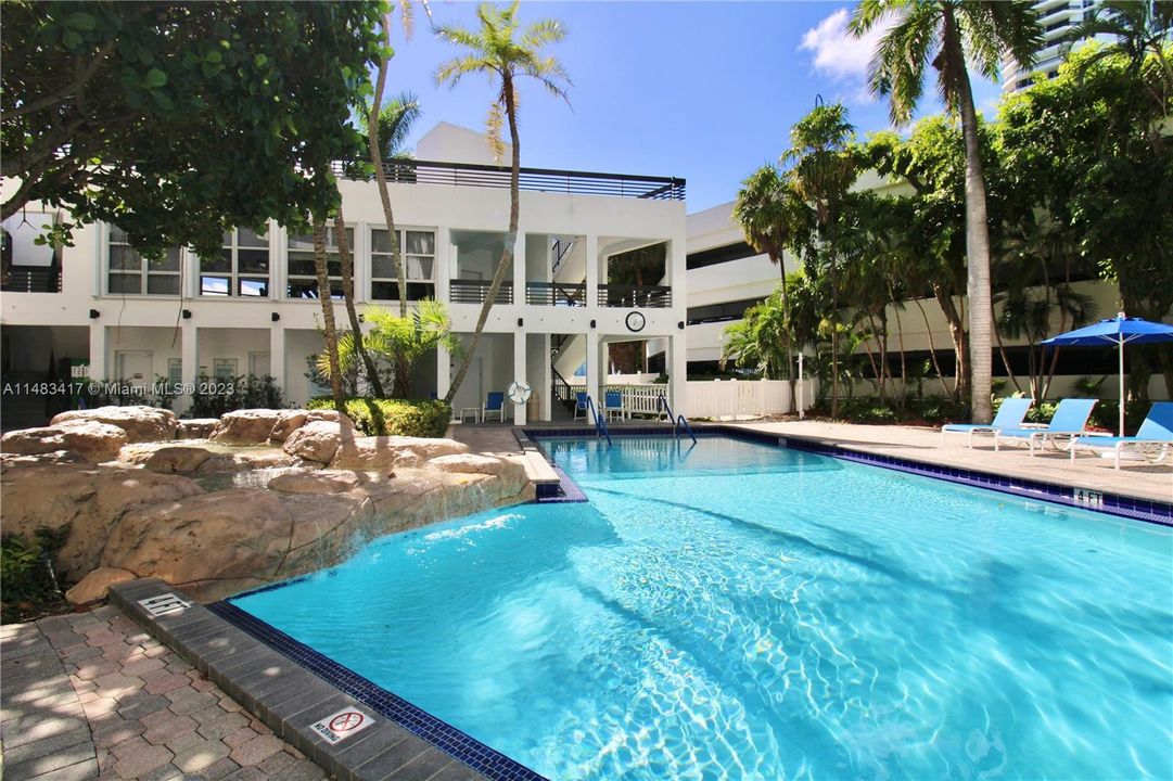 Recently Sold: $460,000 (1 beds, 1 baths, 1050 Square Feet)