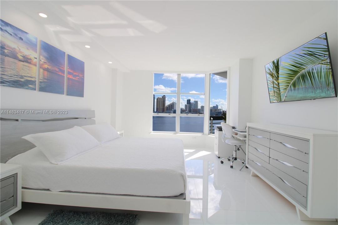 Recently Sold: $460,000 (1 beds, 1 baths, 1050 Square Feet)