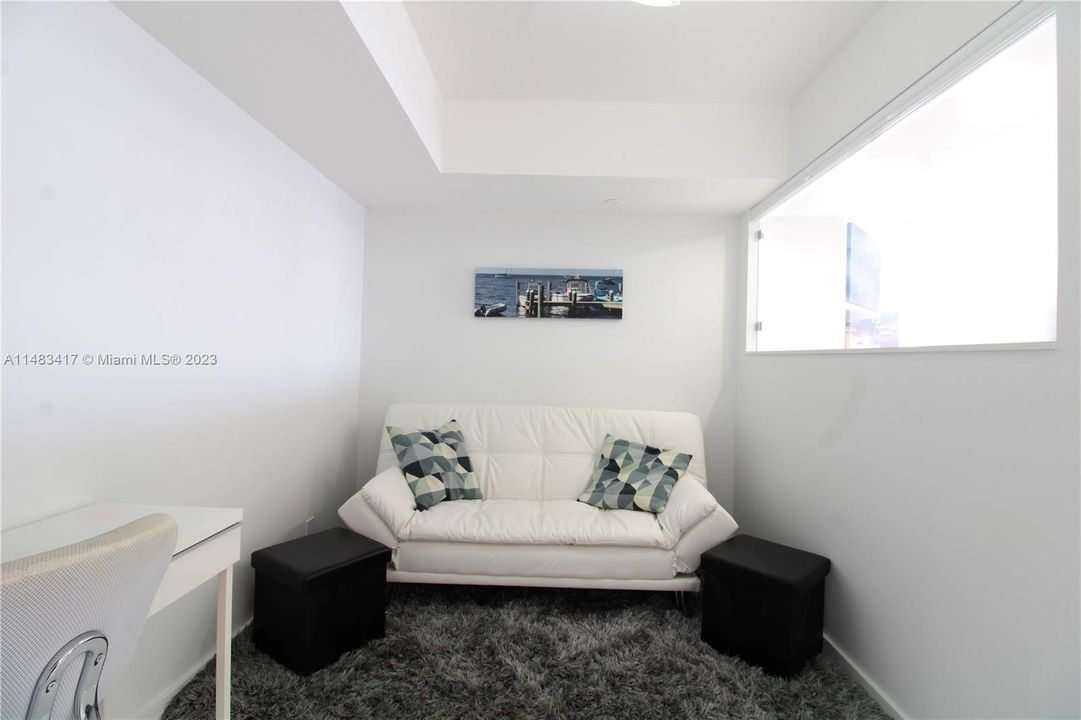 Recently Sold: $460,000 (1 beds, 1 baths, 1050 Square Feet)