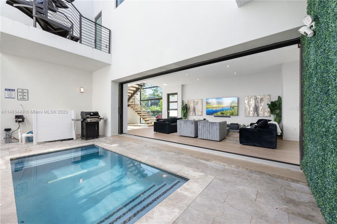 Recently Sold: $2,800,000 (4 beds, 4 baths, 3700 Square Feet)