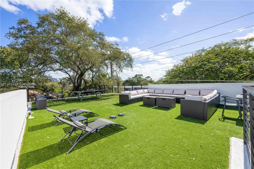 Recently Sold: $2,800,000 (4 beds, 4 baths, 3700 Square Feet)