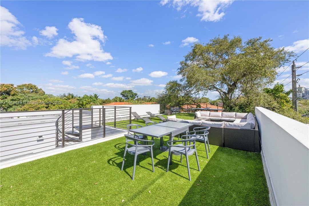 Recently Sold: $2,800,000 (4 beds, 4 baths, 3700 Square Feet)